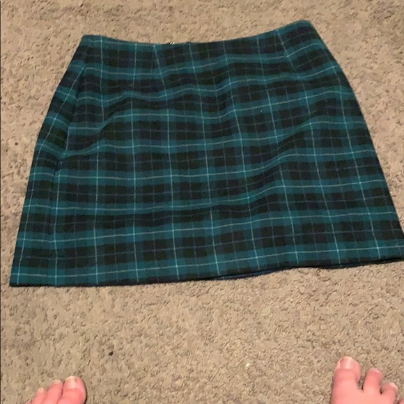 Green plaid skirt - Picture 2 of 3